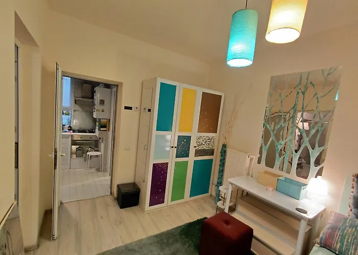 Artsy, Fully Equipped House, 2 Bedrooms, 2 Tvs, Free Parking, All To Yourself!